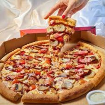 1 Large Pizza at Dominoes [worth £23.99] [lot2]